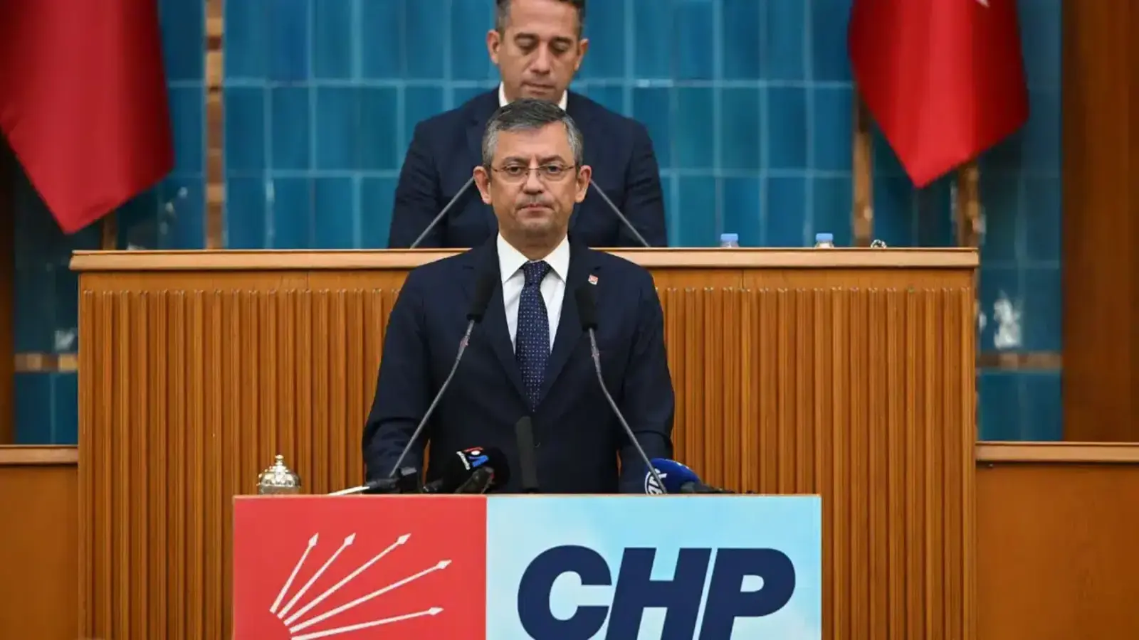 Özgür Özel'den Lütfü Savaş açıklaması