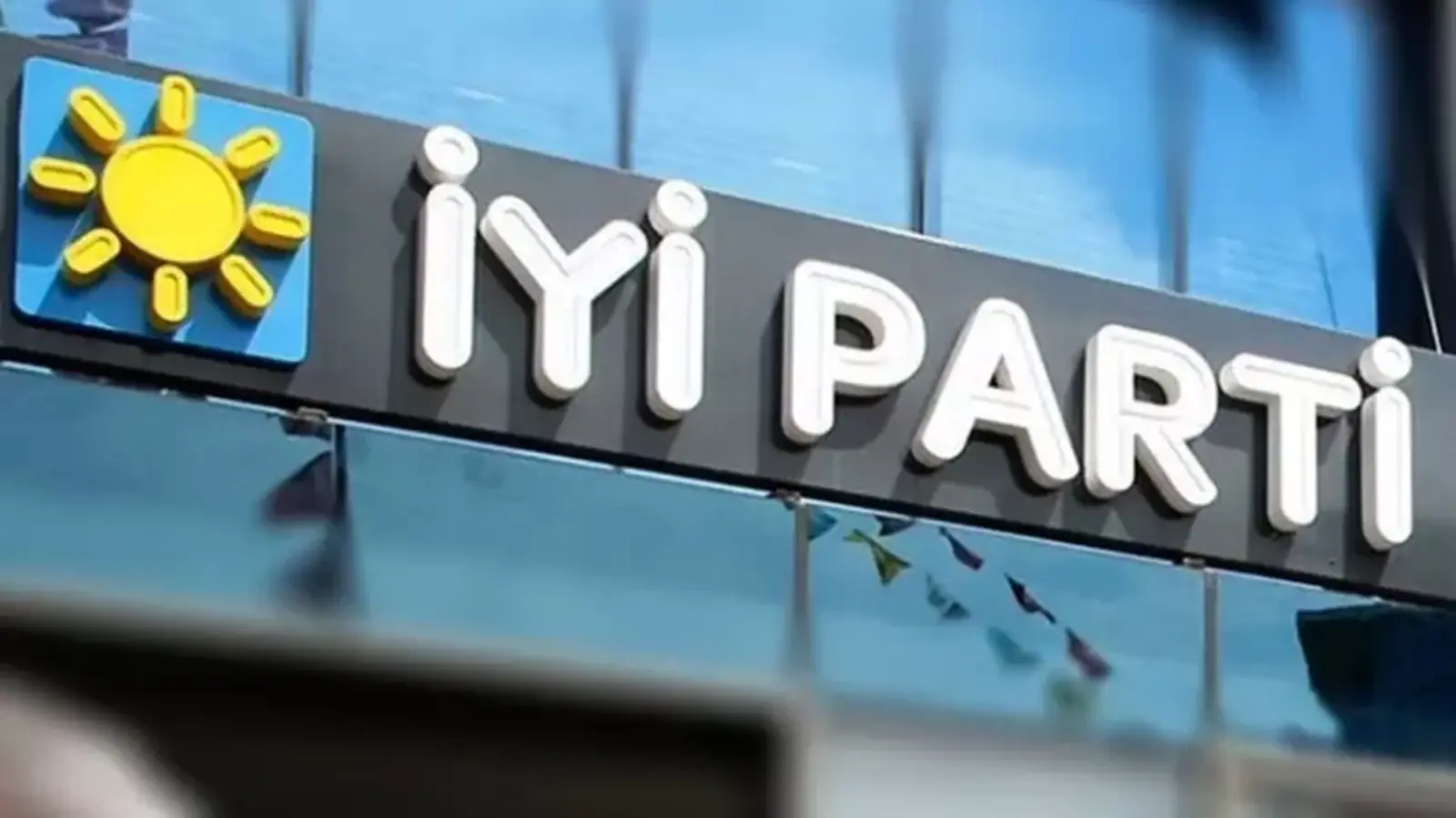 İYİ Parti Muratpaşa adayı Turgut Bucak, adaylıktan çekildi