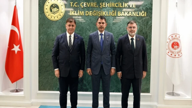 Bakan Kurum, İzmir Büyükşehir Belediye Başkanı Tugay ile bir araya geldi