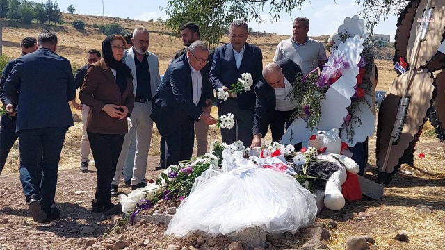 CHP heyeti, Narin’in mezarını ziyaret etti