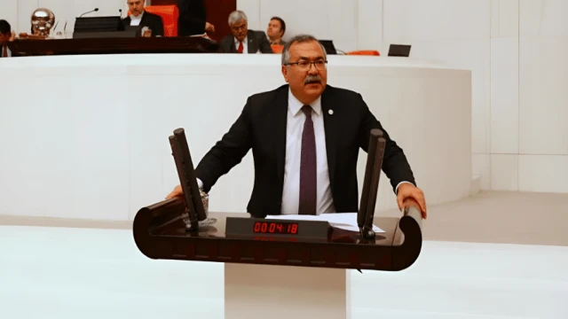 CHP'li Bülbül, Söke'nin 9 mahallesinde taşımalı eğitimin kaldırılmasını Meclis gündemine taşıdı: "Eğitim hakkı ihlal ediliyor"