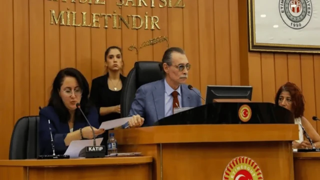 Erdal Beşikçioğlu: "Eski başkan Enver Demirel 61 akrabasını belediyede işe almış"