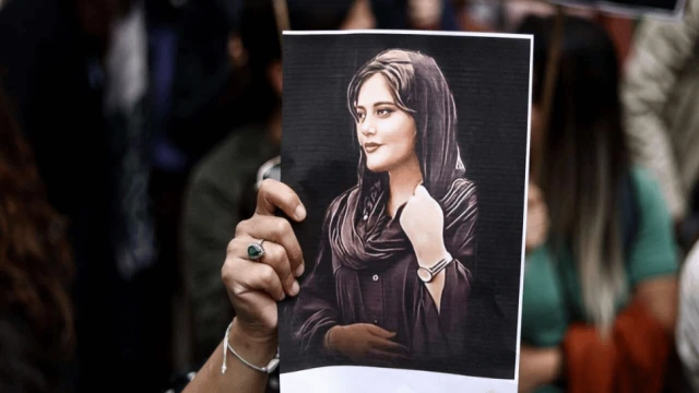 İran Cumhurbaşkanı Pezeşkiyan: Ahlak polisi kadınları artık 'rahatsız etmeyecek'