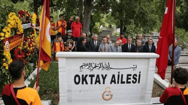 Metin Oktay, kabri başında anıldı