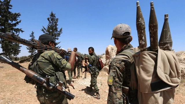Suriye ordusu, Deyr el Zor kent merkezinin kontrolünü YPG'ye devretti