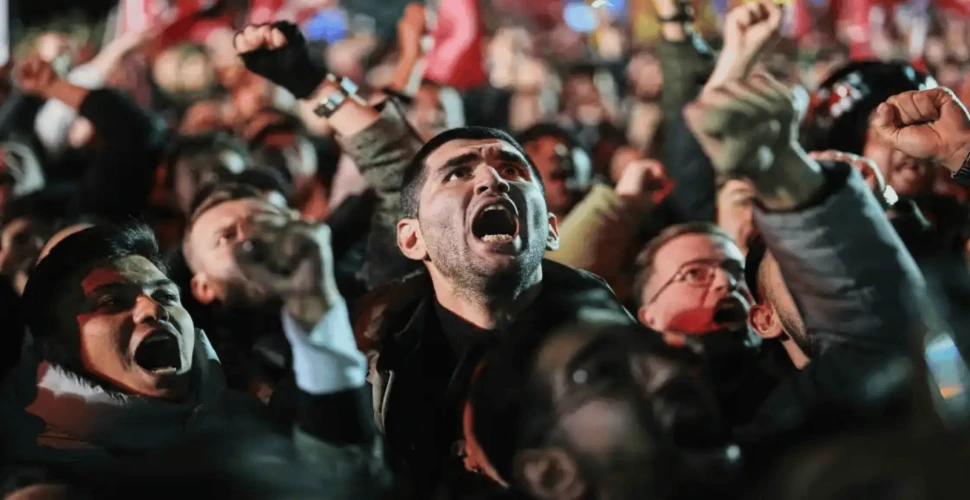 Neden kimse kimsenin değerlisine “Paçavra” demesin…
