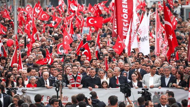 CHP’nin yol haritası ne olmalı?: Bir soru, bir düzine/tek cevap