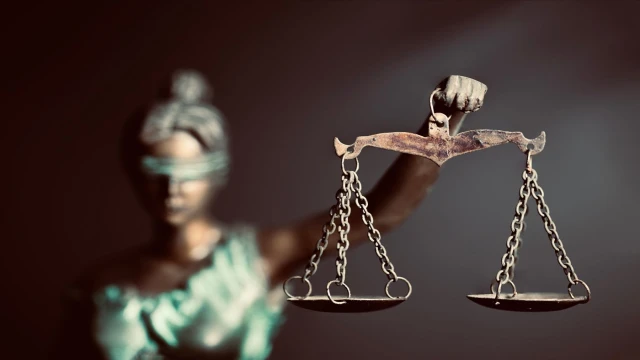 “İçimizde Kapanmayan Dava: Adalet, Bedel ve İnsan Kalbinin Tartısı”