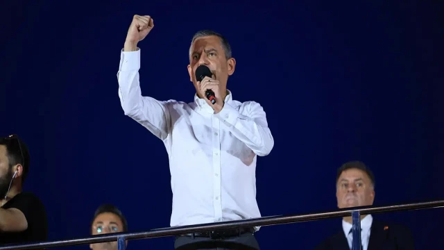 Siyasi kriz derinleştirildi,  Özgür Özel sertleşti