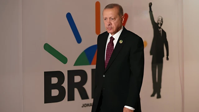 İki kapının arasında kalan ülke