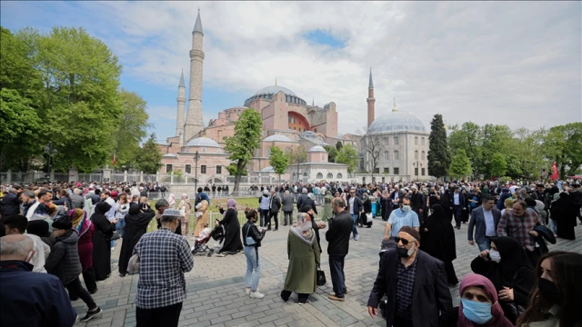 Kamusal alandan sonra sıra vatandaşlık tanımında mı?