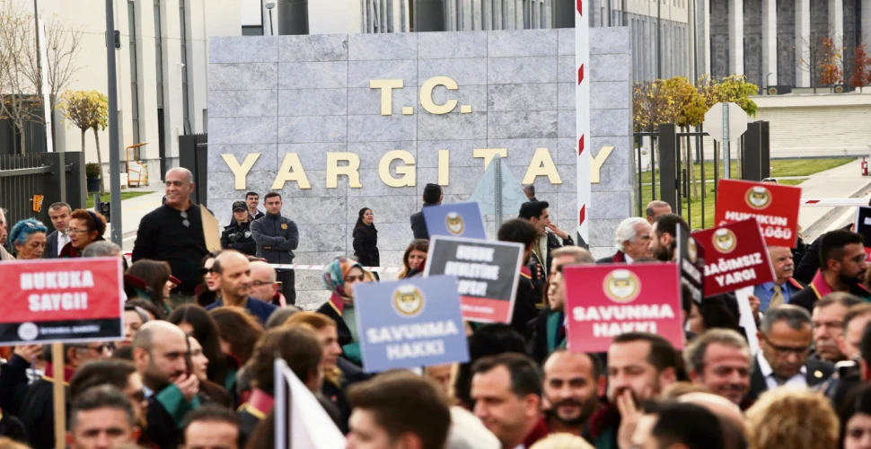 Yargısal Aktivizm: Yargı eliyle siyaseti şekillendirirken Robert Justin Lipkin’i okumak ve Ran Hirschl’i dinlemek