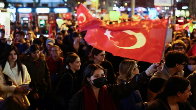 5 Soruda AKP iktidarına karşı nasıl direneceğiz: Toplumsal müzakere, yurtdışından örnekler ve iktidar pratikleri