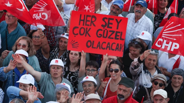 Meydan siyaseti, promter/mesaj siyasetine karşı