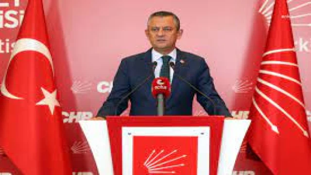 Dönüşen CHP, sol popülizm ve Özgür Özel