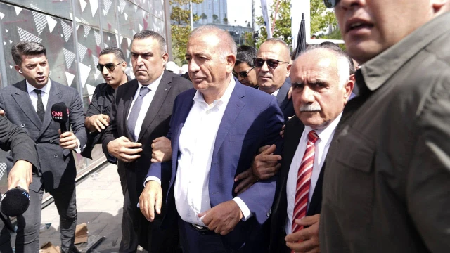 İktidarın hukuksuz planları ve CHP’de derinleşen kriz