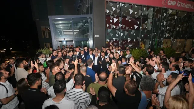 Siyaset, siyaseti tasfiye ediyor...