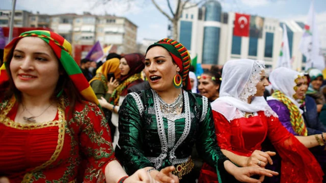 Kürtler davete icabet ediyorlar