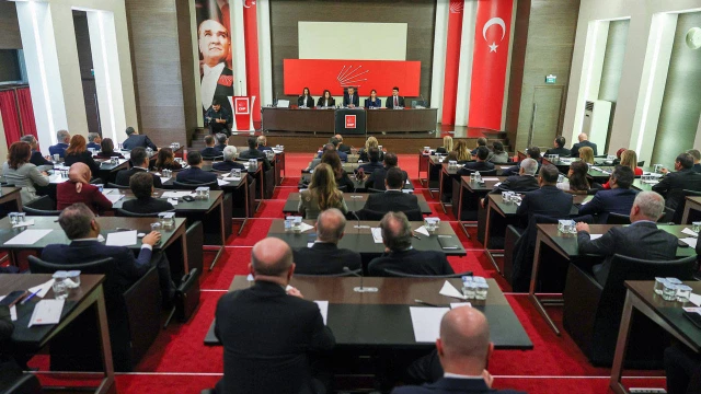 CHP’nin yeni gölge kabinesinin* düşündürdükleri