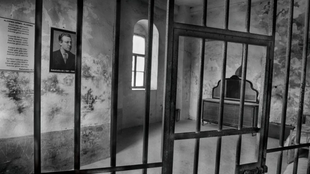 Uçmayı unutmayan kuşların için: Aldırma Gönül