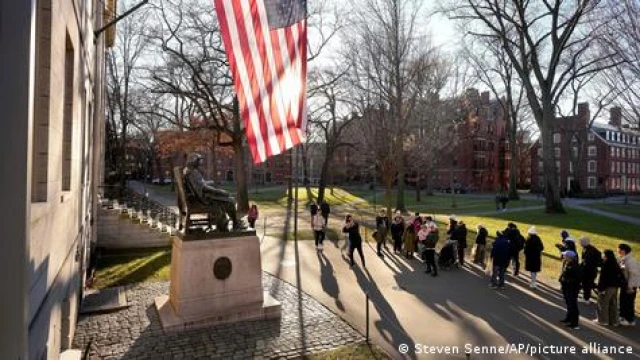 Amerikan demokrasisinin çöküşü üzerine (1): Demokrasi ve teokrasi üzerine