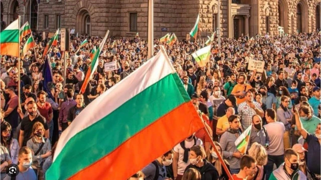 Bulgaristan sandıkta: Değişim vaadi mi, temsil krizinin derinleşmesi mi?