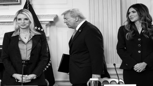 Pam ve Kristi, kenara atıldılar