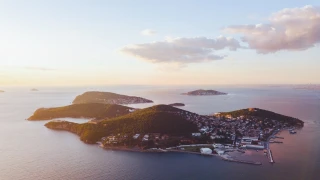 Ada ile kent arasında: Türkiye’de tecritin mimarı devlet